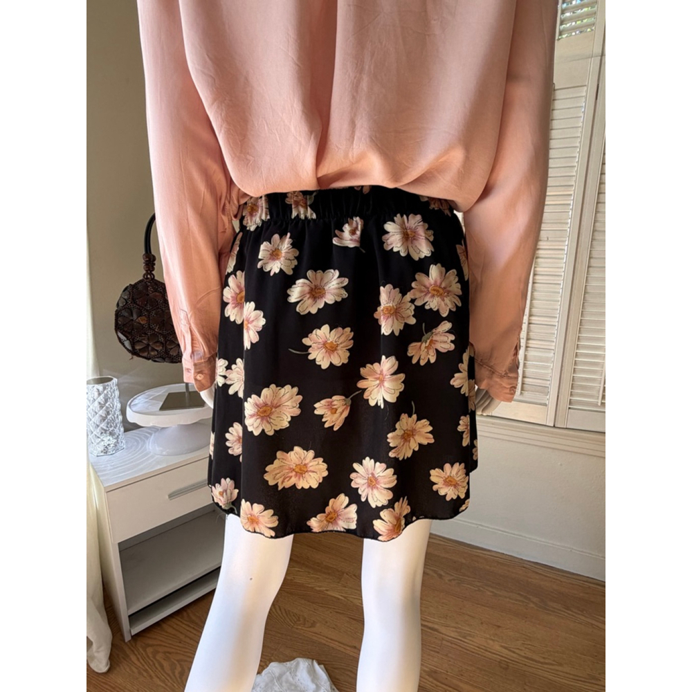 Miss‎ Daisy Black & Pink Floral Mini Skirt L